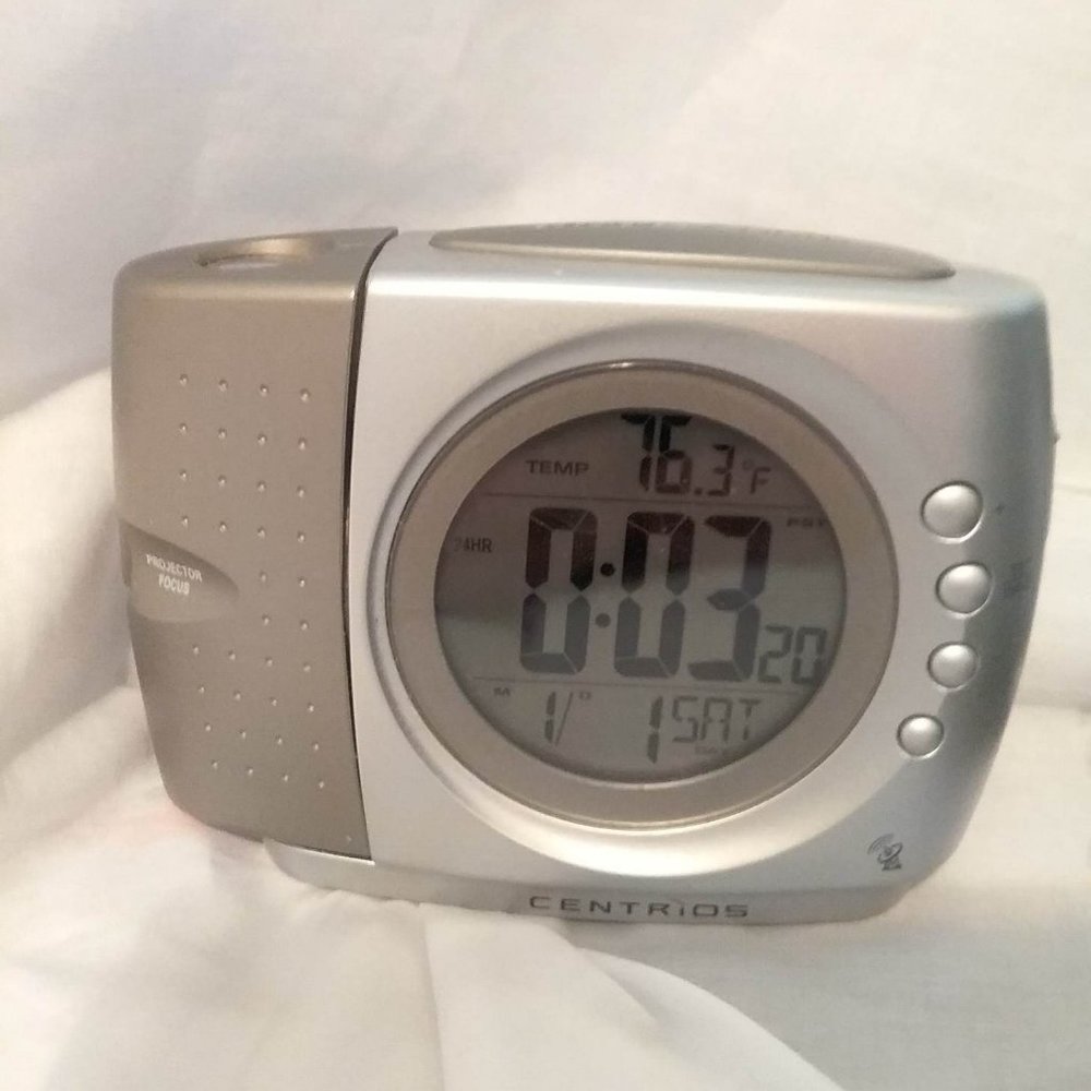 centrios Canada LCD Atomic Clock model 6318324